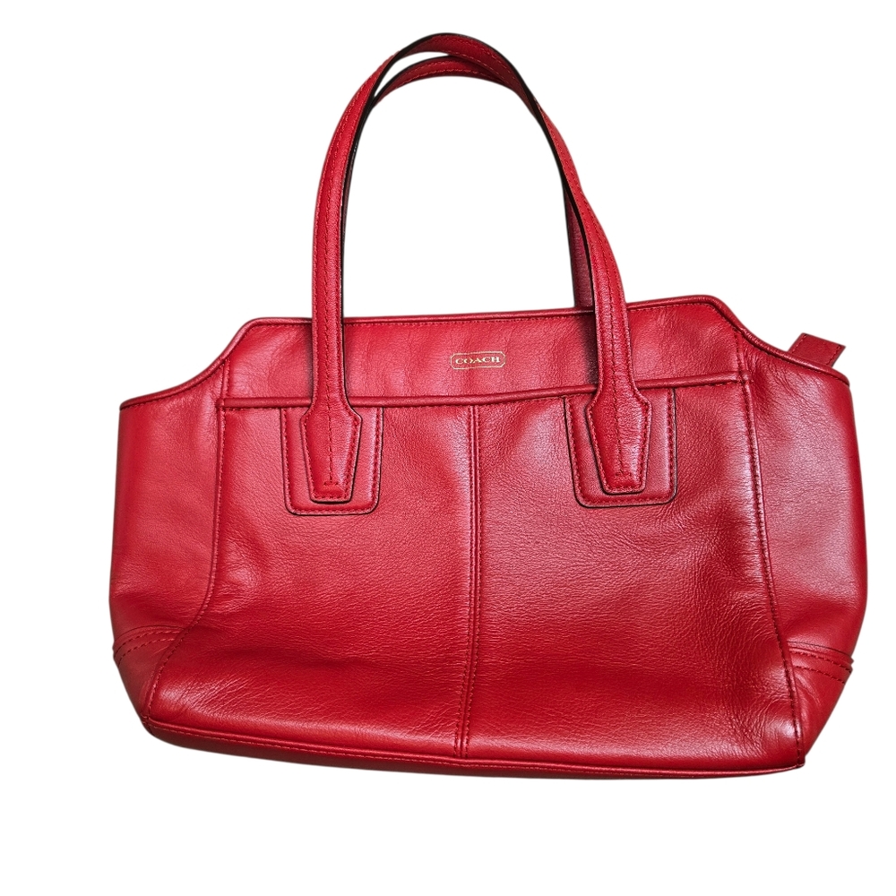 COACH Taylor Red Leather Zipper Closure Small Handbag bag. No Long‎ Strap